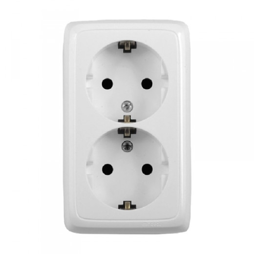 РА16-153 Розетка открытой установки, двухместная, с заземляющим контактом, с изолирующей пластиной, цвет белый