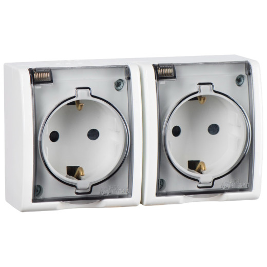 Simon15 Aqua Белый Розетка 2-я с/з с крышкой с защитными шторками наружная,IP54