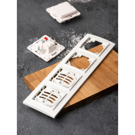 Минск Рамка 4-местная горизонтальная белая EKF Basic