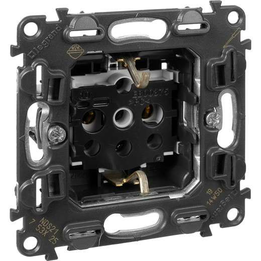 Valena IN'MATIC.Силовая розетка 2К+З 16А 250В.Винтовые зажимы.