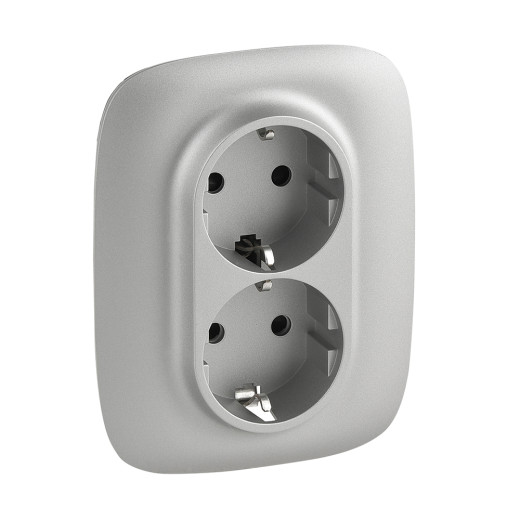 Valena ALLURE.Силовая розетка двойная 2х2К+З 16А 250В с лицевой панелью.С защитными шторками.Безвинтовые зажимы.Алюминий