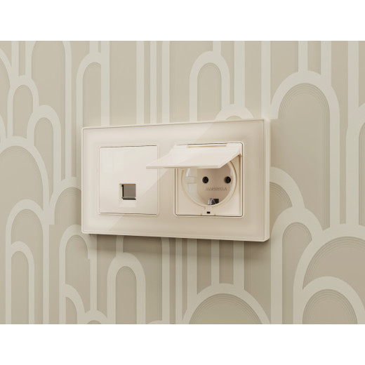 MA312005 Комплект механизма компьютерной розетки RJ-45 экранированной с автоматической защитной шторкой ALFA Бежевый глянец QUANT (AP3120, VM185)