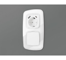 OP1100 Лицевая панель OMEGA (Белый глянец) для электрической розетки с/з со шторками 2USB A+C QUANT