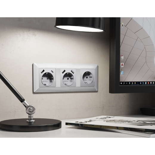 AP4070 Лицевая панель ALFA (Серебро глянец) для электрической розетки с/з со шторками QUANT