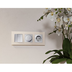 AP4050 Лицевая панель ALFA (Серебро глянец) для 3-кл выключателей QUANT