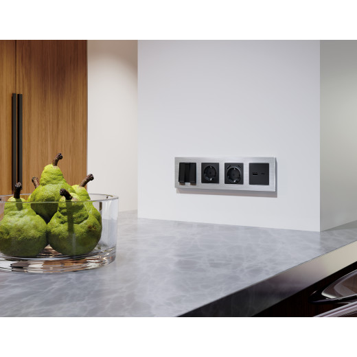 AP8110 Лицевая панель ALFA (Черный матовый) для розетки 2USB тип A+C QUANT