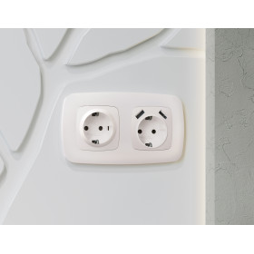 OP2060 Лицевая панель OMEGA (Жемчуг) для электрической розетки с/з QUANT