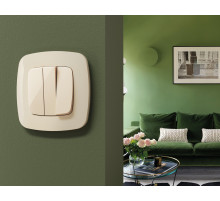 OP3050 Лицевая панель OMEGA (Бежевый глянец) для 3-кл выключателей QUANT