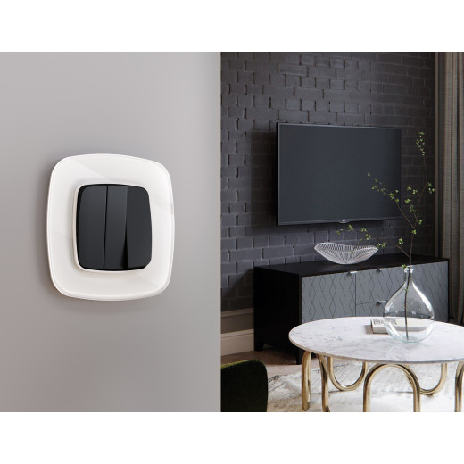 OP8050 Лицевая панель OMEGA (Черный матовый) для 3-кл выключателей QUANT