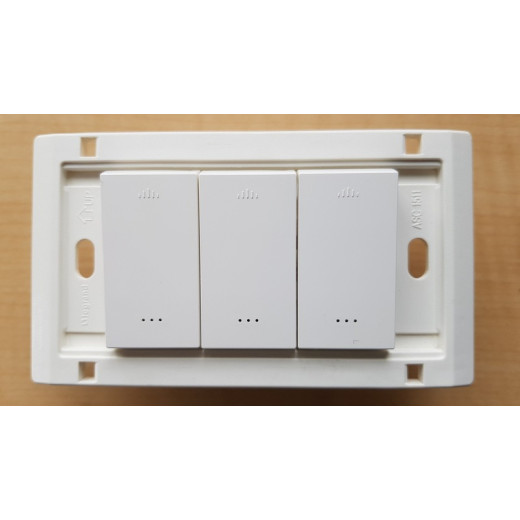 Anam Legrand e-Fren Выключатель 3-кл. с ПОДСВЕТКОЙ, обыкновенный, белый