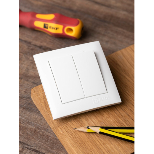 EKF PROxima Валенсия выключатель 2-кл. 10А белый