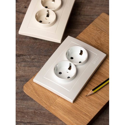 EKF PROxima Валенсия лицевая панель розетки 2-местной с/з 16А жемчуг с защ. штор.