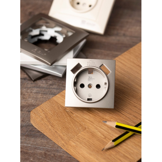 EKF PROxima Валенсия лицевая панель розетки 1-местной с/з 16А кашемир с защ. штор. с 2 USB 2,1А