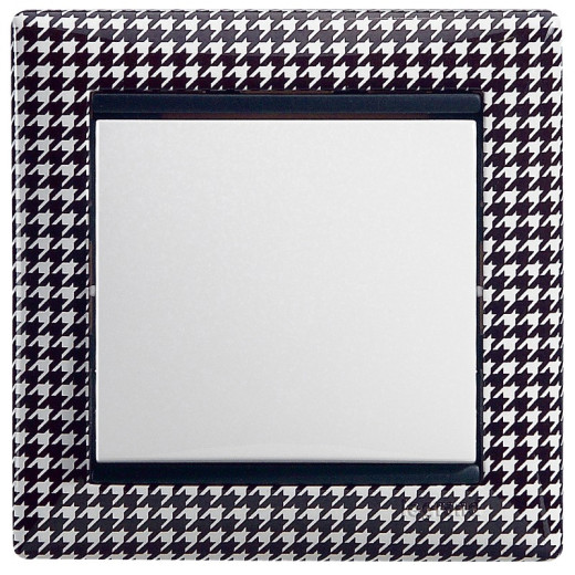 Legrand Valena Крем Выключатель 1-клавишный