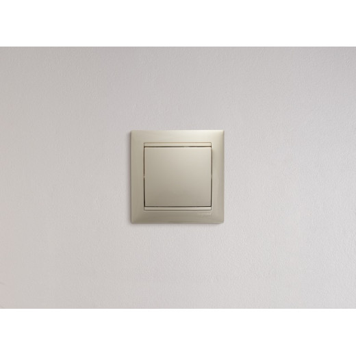 Legrand Valena Крем Выключатель 1-клавишный