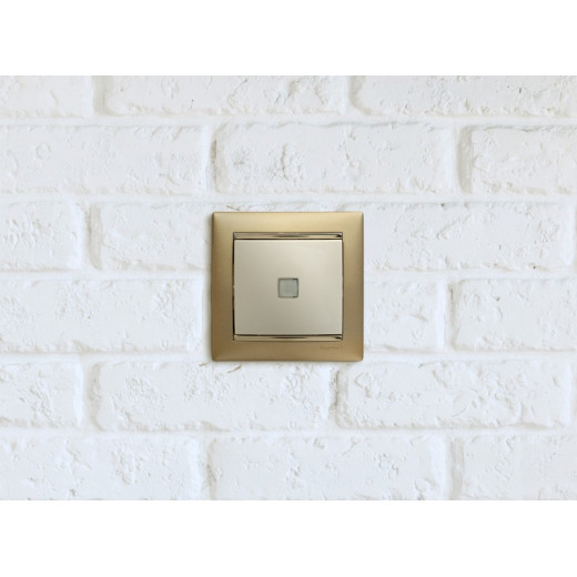 Legrand Valena Крем Выключатель 1-клавишный с подсветкой