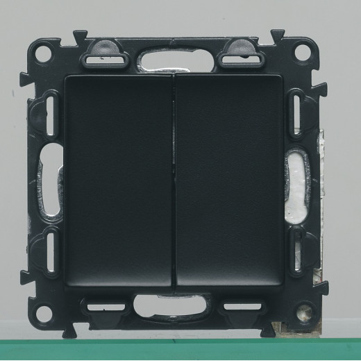 Legrand Valena Мех IN'MATIC Выключатель 2-клавишный 10АХ 250В