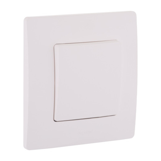 Legrand Etika Белый Переключатель 1-кл IP44