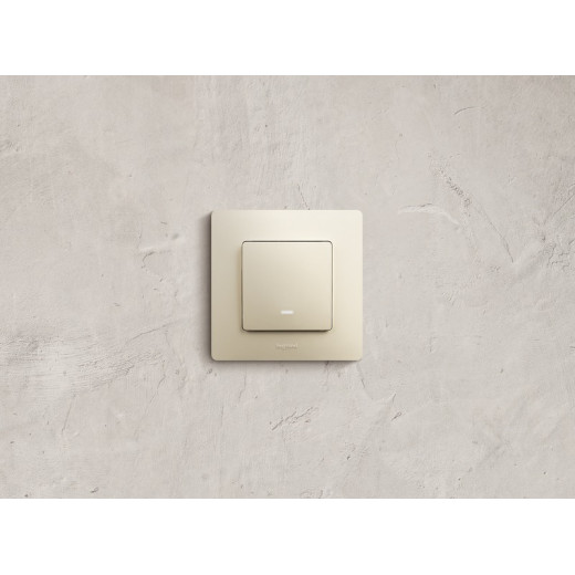 Legrand Etika Слоновая кость Выключатель 1-клавишный с подсветкой, 10А, Винтовые клеммы