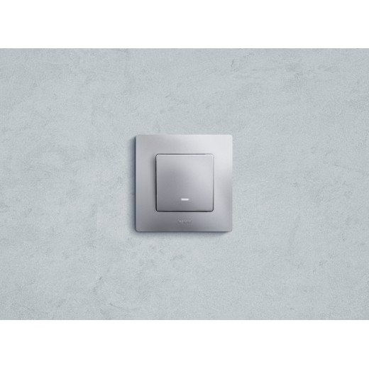 Legrand Etika Алюминий Выключатель 1-клавишный с подсветкой/индикацией, автоматические клеммы, 10 AX, 250 В