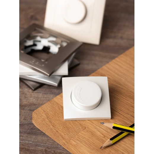 EKF PROxima Валенсия лицевая панель светорегулятора 600W 220В жемчуг