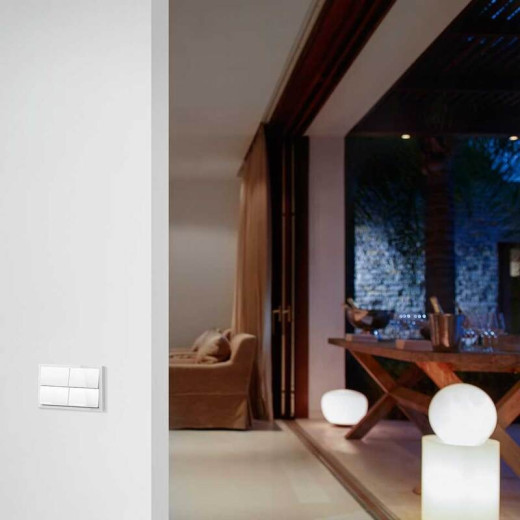 Simon 100 Однополюсный выключатель нажимной 10AX 220В~ с безвинтовым подключением 1Click