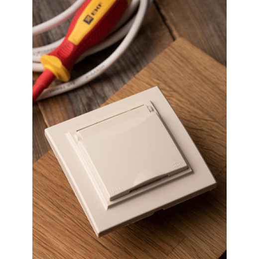 EKF Basic Минск Бежевый Розетка с/з, со шторками и крышкой, 16А, IP44, СП