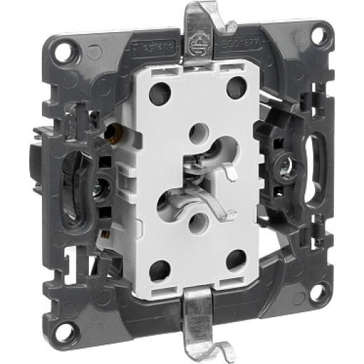 Legrand Valena Мех IN'MATIC Розетка 2-ная с/з, со шторками, безвинт. зажим