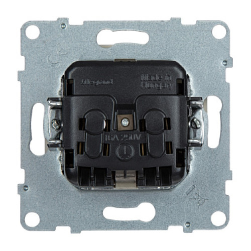 Legrand/Daccord SUNO Слоновая кость Розетка 2К+З 16А 250В.Винтовые зажимы.