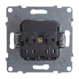 Legrand/Daccord SUNO Белый Розетка 2К+З 16А 250В с защитными шторками.Безвинтовые зажимы.