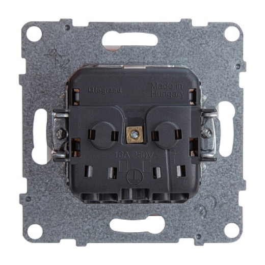 Legrand/Daccord SUNO Белый Розетка 2К+З 16А 250В с защитными шторками.Безвинтовые зажимы.