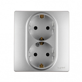 Legrand Etika Алюминий Розетка 2-ая с/з со шторками, автоматические клеммы
