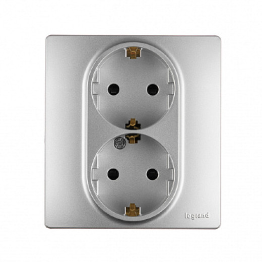 Legrand Etika Алюминий Розетка 2-ая с/з со шторками, автоматические клеммы