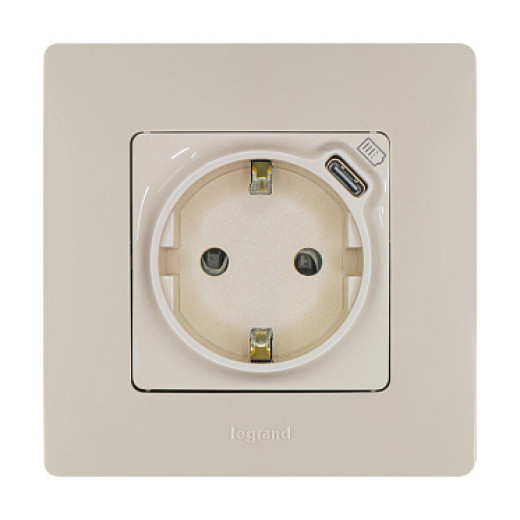 Legrand Etika Слоновая кость  Розетка с/з со шт. 16А 250В с USB тип C 1500мА 7,5Вт безвинтовые зажимы