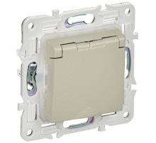 IEK SKANDY Бежевый Розетка с/з с защитными шторками и крышкой 16А IP44 SK-R11B