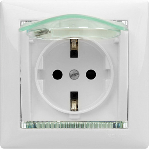 Legrand Valena Бел Розетка 1-ая с/з с крышкой и защитными шторками IP44 (к простой рамке)