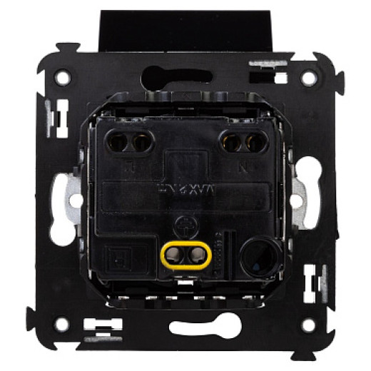 DKC Avanti Розетка с крышкой в стену, 2P+E, с з/ш, 