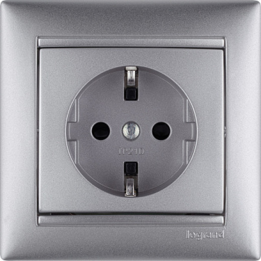 Legrand Valena Алюминий Розетка 1-ая с/з с защитными шторками