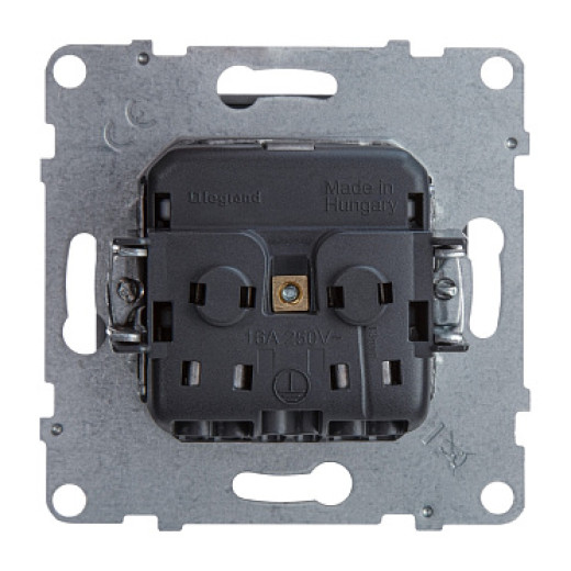 Legrand/Daccord SUNO Алюминий Розетка 2К+З 16А 250В с защитными шторками.Безвинтовые зажимы.
