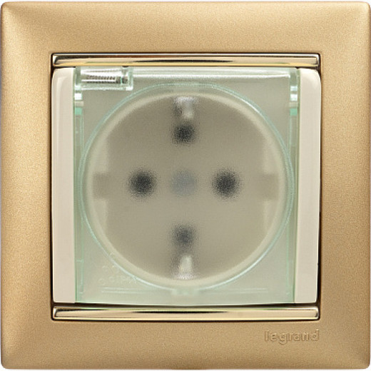 Legrand Valena Крем Розетка 1-ая с/з с крышкой и защитными шторками IP44 (к простой рамке)