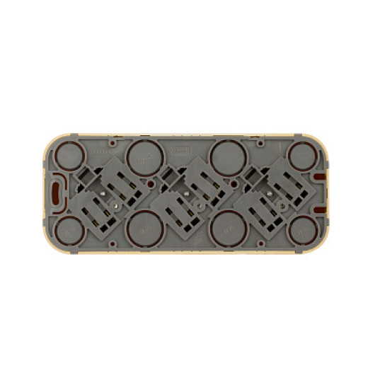 Legrand Quteo IP 20 Дерево Розеточный блок с предварительным подключением 3 x 2К+З с защитными шторками - 16 A - 250 В~