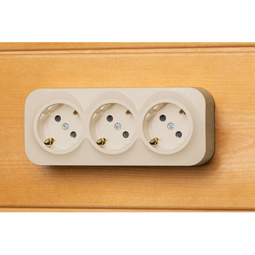 Legrand Quteo IP 20 Слоновая кость Розеточный блок с предварительным подключением 3 x 2К+З с защитными шторками - 16 A - 250 В~