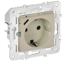 IEK SKANDY Бежевый Розетка с/з с защитными шторками 16А с USB C 18Вт SK-R17B