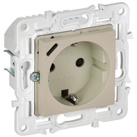IEK SKANDY Бежевый Розетка с/з с защитными шторками 16А с USB C 18Вт SK-R17B