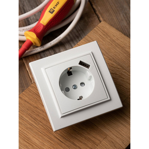 EKF Basic Минск Белый Розетка с/з, со шторками, 16А, с USB 1А, СП