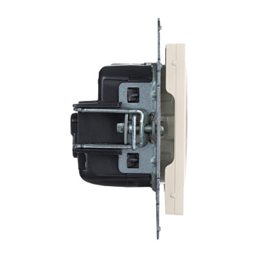 Legrand/Daccord SUNO Слоновая кость Розетка 2К+З 16А 250В.Винтовые зажимы.