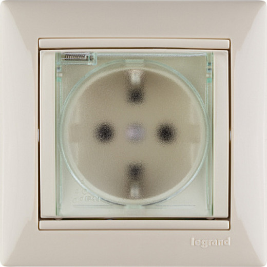 Legrand Valena Крем Розетка 1-ая с/з с крышкой и защитными шторками IP44 (к простой рамке)