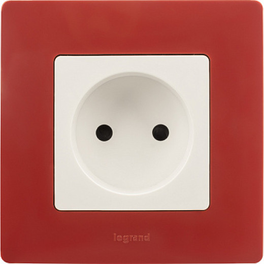 Legrand Etika Белый Розетка б/з со шторками, винтовые клеммы