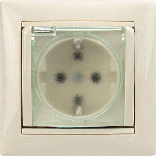 Legrand Valena Крем Розетка 1-ая с/з с крышкой и защитными шторками IP44 (к простой рамке)