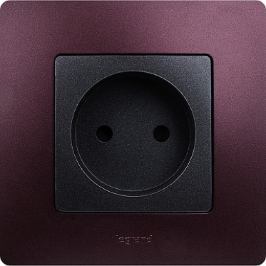 Legrand Etika Антрацит Розетка б/з со шторками, винт. клем.